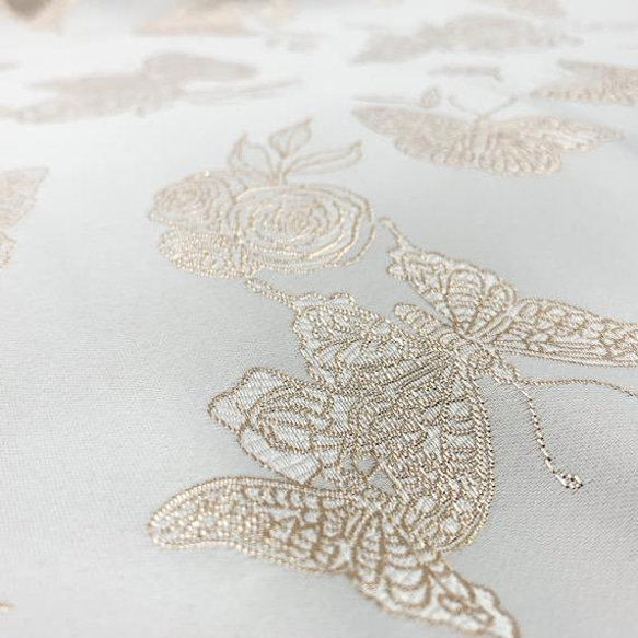 蝶の刺繍 金色糸のジャカード織りの生地 [2259] 6枚目の画像