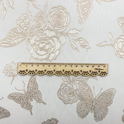 蝶の刺繍 金色糸のジャカード織りの生地 [2259] 2枚目の画像