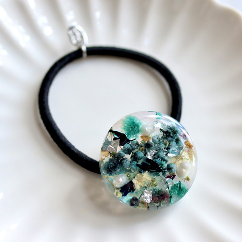 淡水パールとドライフラワーを封入したレジンヘアゴム（ブルー  