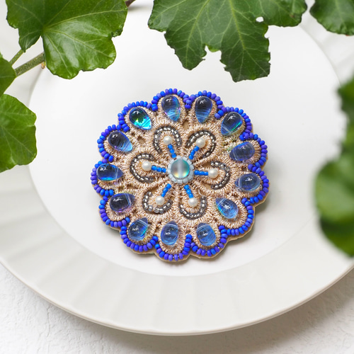 ビーズ刺繍ブローチ＞お花/ブルー/青/ビーズ刺繍/ギフト/プレゼント 
