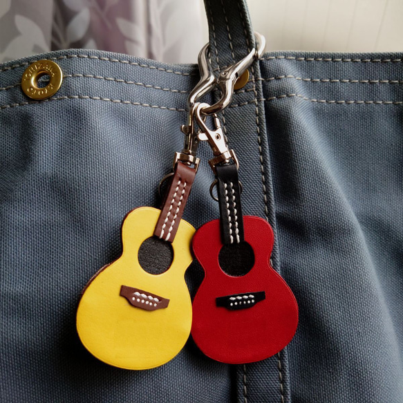 【受注制作】ミニチュアギターのチャーム【カラー選択】ピックケース・キーホルダー・バッグチャーム 15枚目の画像