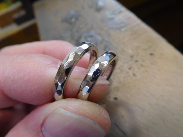 鍛造 結婚指輪 プラチナ1000 純プラチナ プラチナ999 槌目 甲丸 リング 幅3mm 鏡面