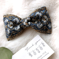 no.156 ハンドメイド　デニム刺繍リボンとビジューの華やかヘアクリップ✩.＊ no.156 ハンドメイド デニム刺繍リボンとビジューの華やかヘアクリップ