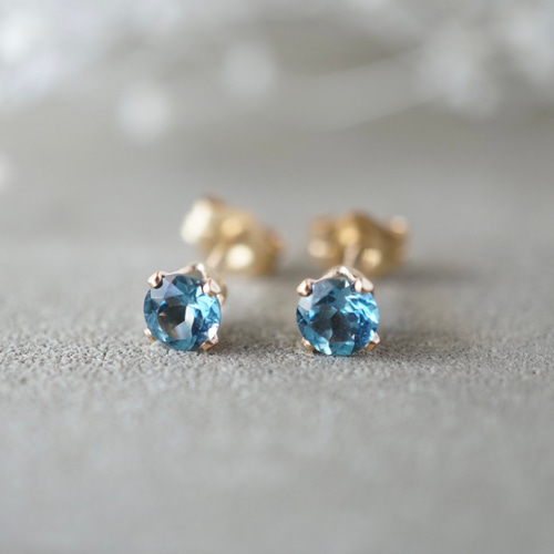 晴れやかブルーなロンドンブルートパーズの14kgfスタッドピアス 天然石  