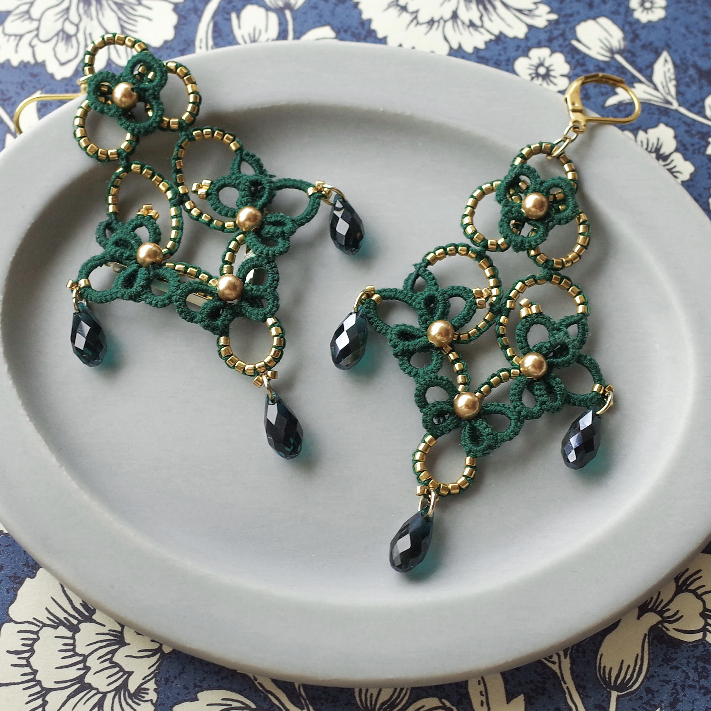 タティングレースのオリエンタル風ピアス⁑Sultana（グリーン×ゴールド）