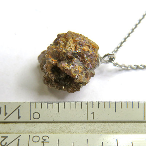 ガーネット 原石 レインボーガーネット ネックレス 大人かわいい ペンダント 天然石 gn303 3枚目の画像