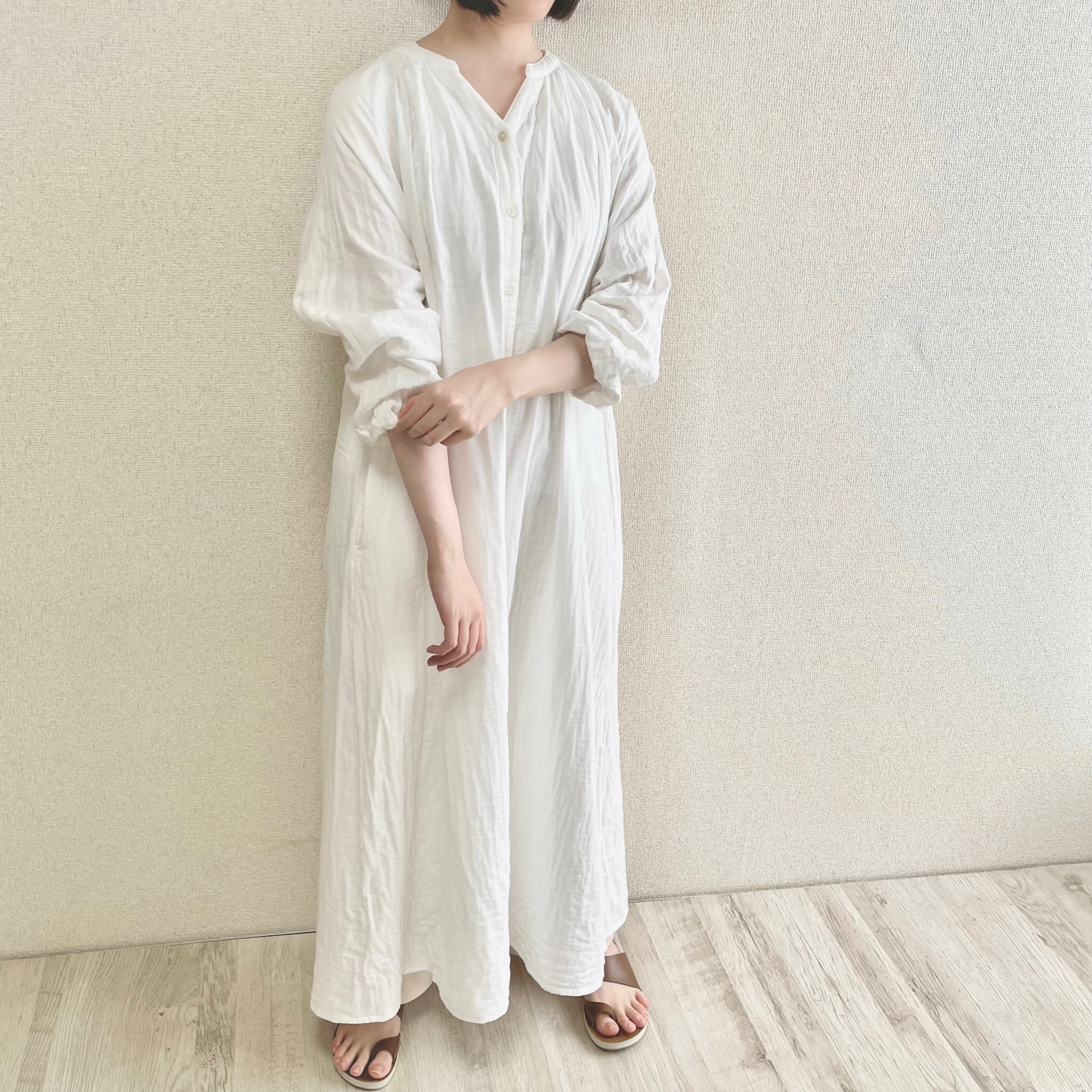 マシュマロ3重ガーゼ・カフタンワンピース　スキッパー ボリューム袖　オフホワイト　シャツワンピース　マキシ丈