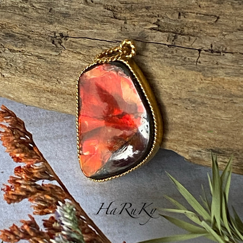 紅花の花びら アンモライト 赤 Ammolite 01 ペンダントトップ