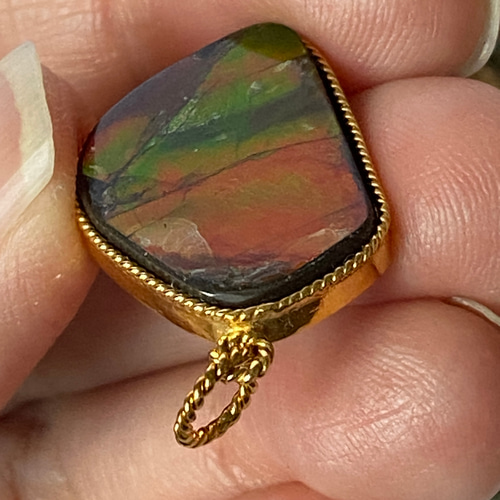 紅花の花びら アンモライト 赤 Ammolite 01 ペンダントトップ シルバー
