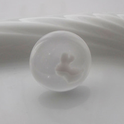 うさぎ　帯留め　ガラス　小ぶり　小さめ　白　シンプル　着物　ブローチ  ヘアゴム　 2枚目の画像