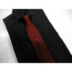 シルクネクタイ（レオパード模様織り）（ロウ割れ模様）（ボカシ染）（赤色　黒色） 5枚目の画像