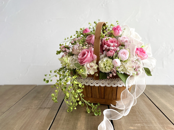 ピンクローズとカスミソウの華やかなバスケットアレンジ　フラワーアレンジ　造花　可愛い　おしゃれ　豪華　春色　母の日 14枚目の画像