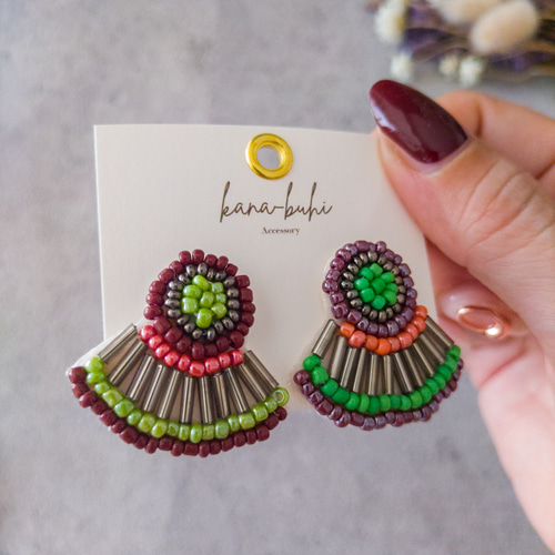 特集掲載】エスニックなビーズ刺繍ピアス/イヤリング(茶系） アジアン 