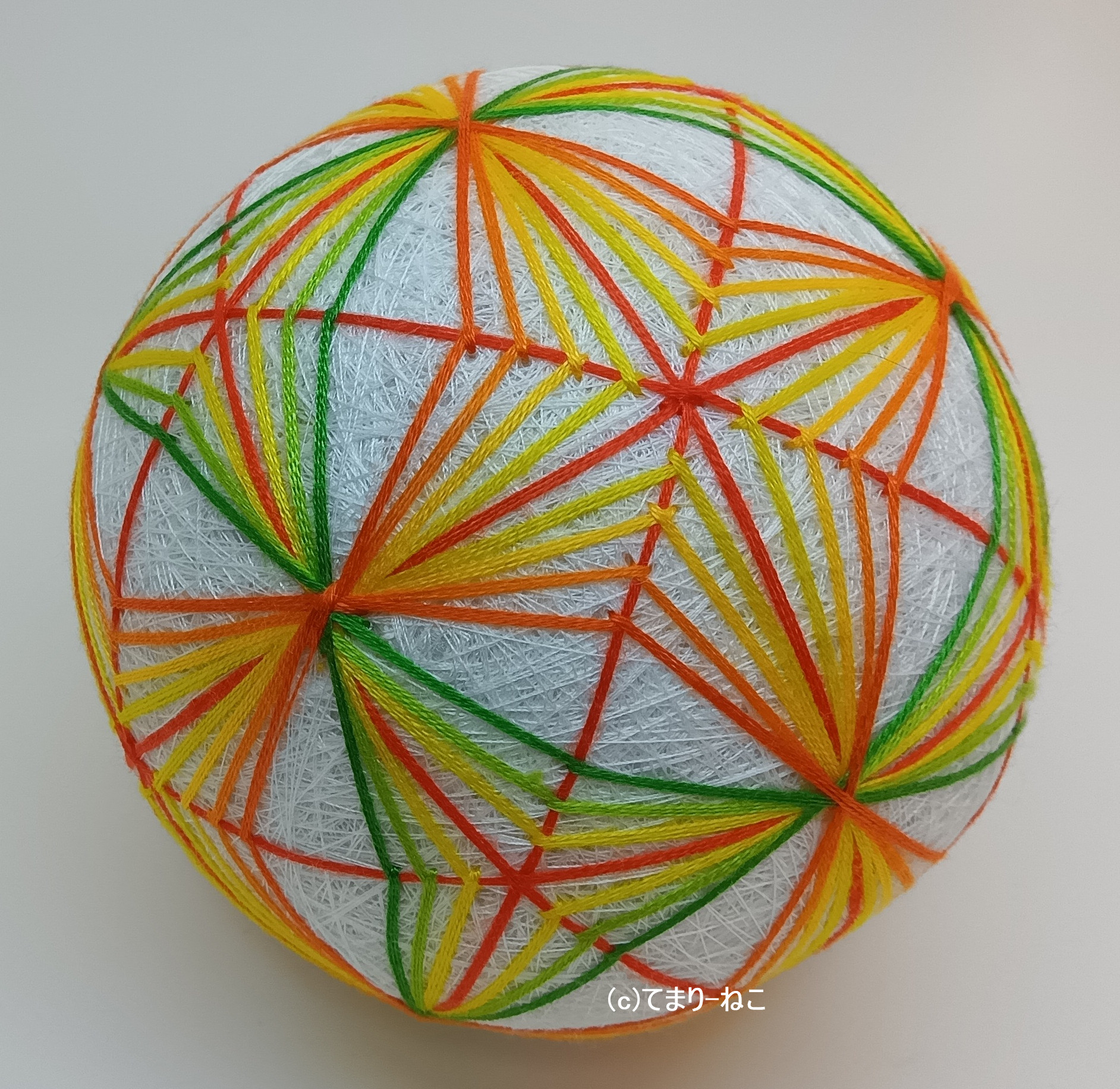 手毬猫の店 てまり「夏華」白地オレンジ2号 手まり 手毬 手鞠 四季の飾り物