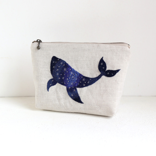【ファミリア】星座　 シルバー クジラとクマの刺繍ポーチ familiar クマ刺繍 ポーチ ファミリア】星座 シルバー クジラとクマの