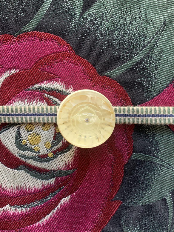 デッドストック素材の　透明な薔薇の帯留め「ウォーターローズ」 7枚目の画像