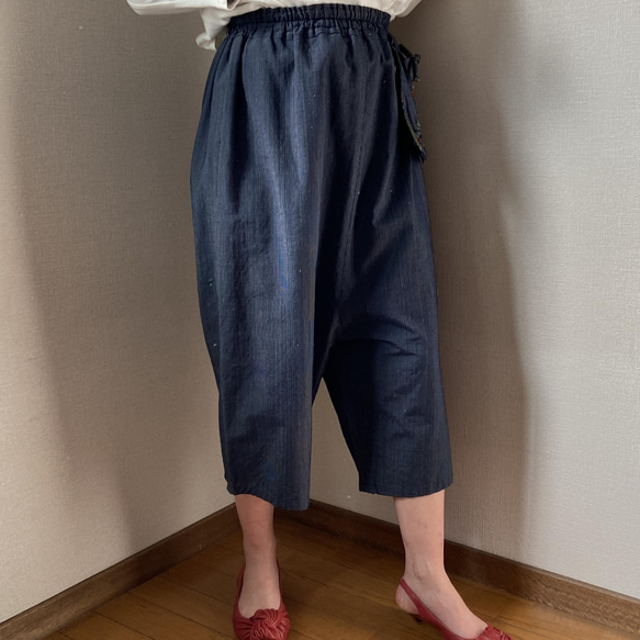 着物リメイク　レディースサルエルパンツ　綿　絹紬　ブルー　紺色　クロップド丈 3枚目の画像