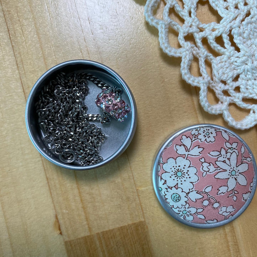 35種類リニューアル！好きな柄が2つ選べるリバティのマカロン缶！ピル