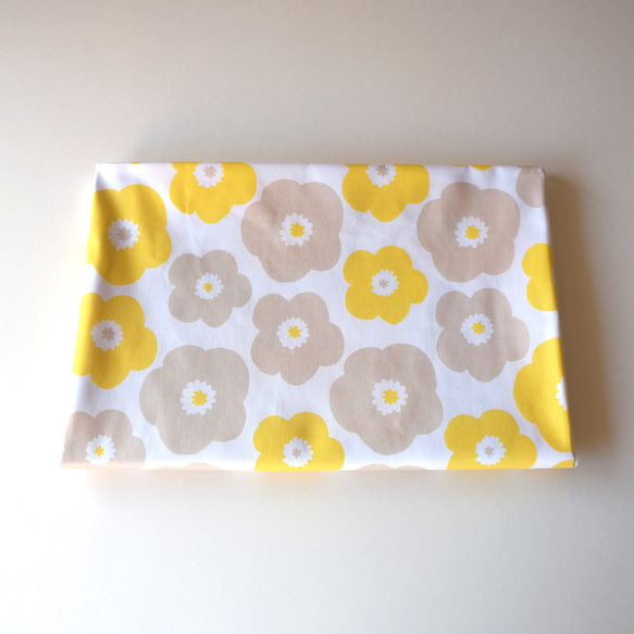 ＊【139×98cm】サテン生地（オーガニックコットン）popy（yellow & beige） 3枚目の画像