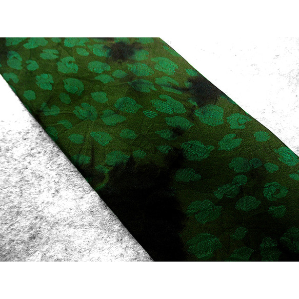 シルクネクタイ（レオパード模様織り）（絞り染）（黄緑色　黒色） 6枚目の画像