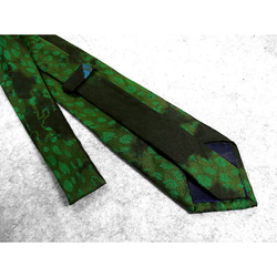 シルクネクタイ（レオパード模様織り）（絞り染）（黄緑色　黒色） 4枚目の画像