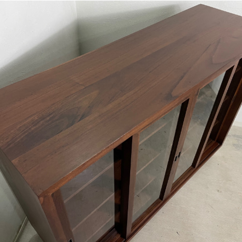 最安値】ミンディ無垢 ガラス引き戸 棚4段 収納 キャビネット 飾り棚