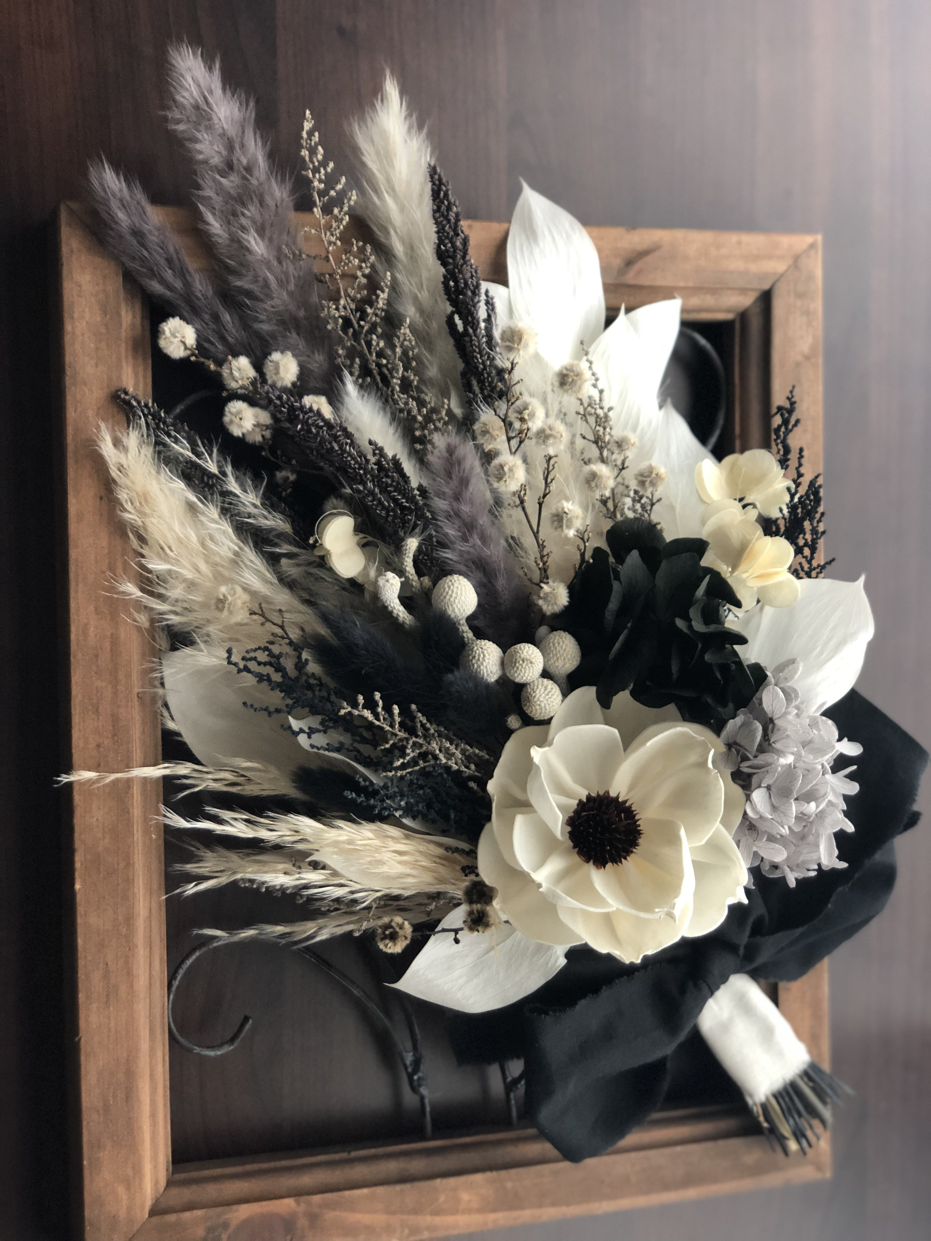 モノトーンアネモネスワッグ