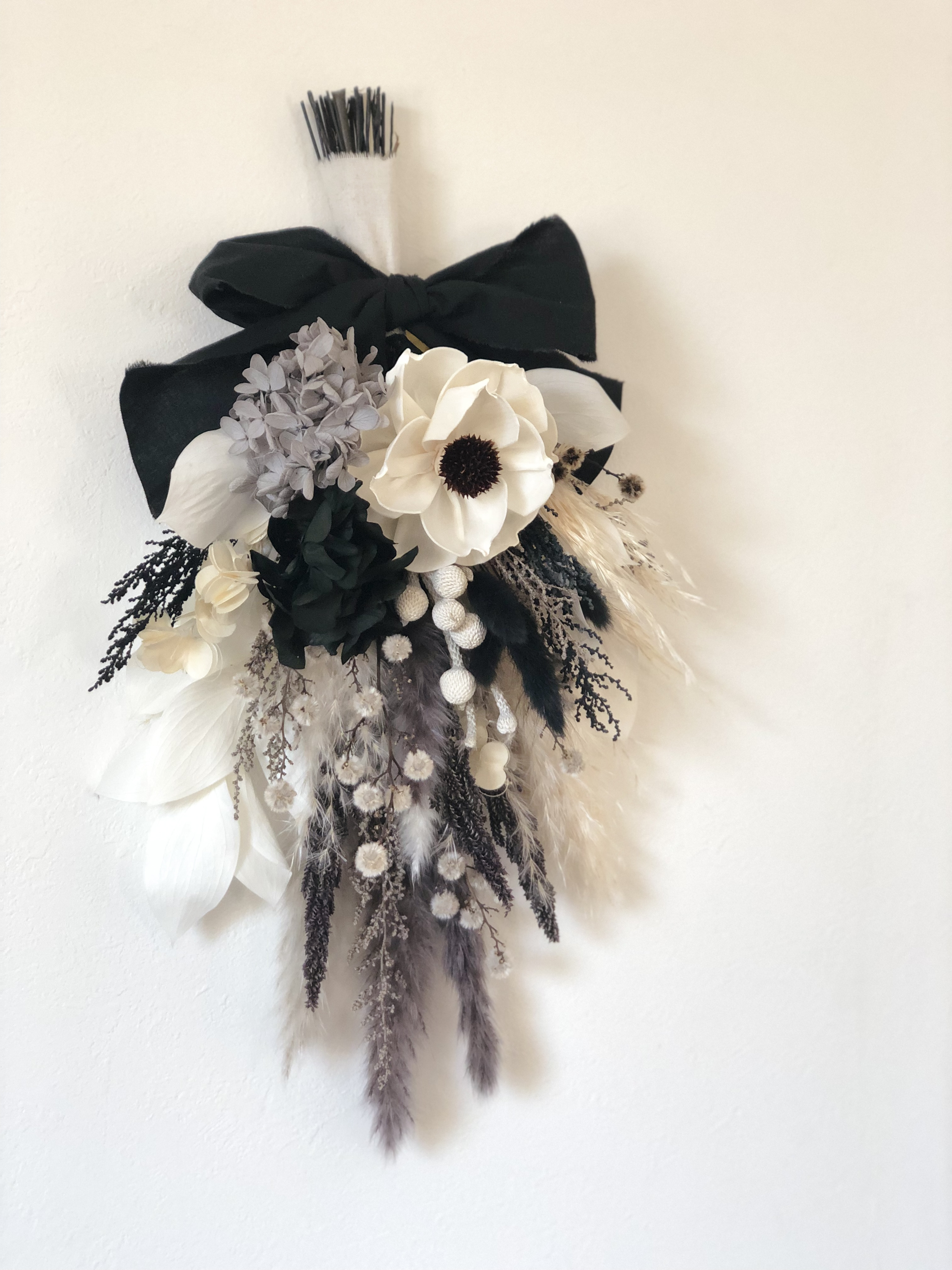 モノトーンアネモネスワッグ