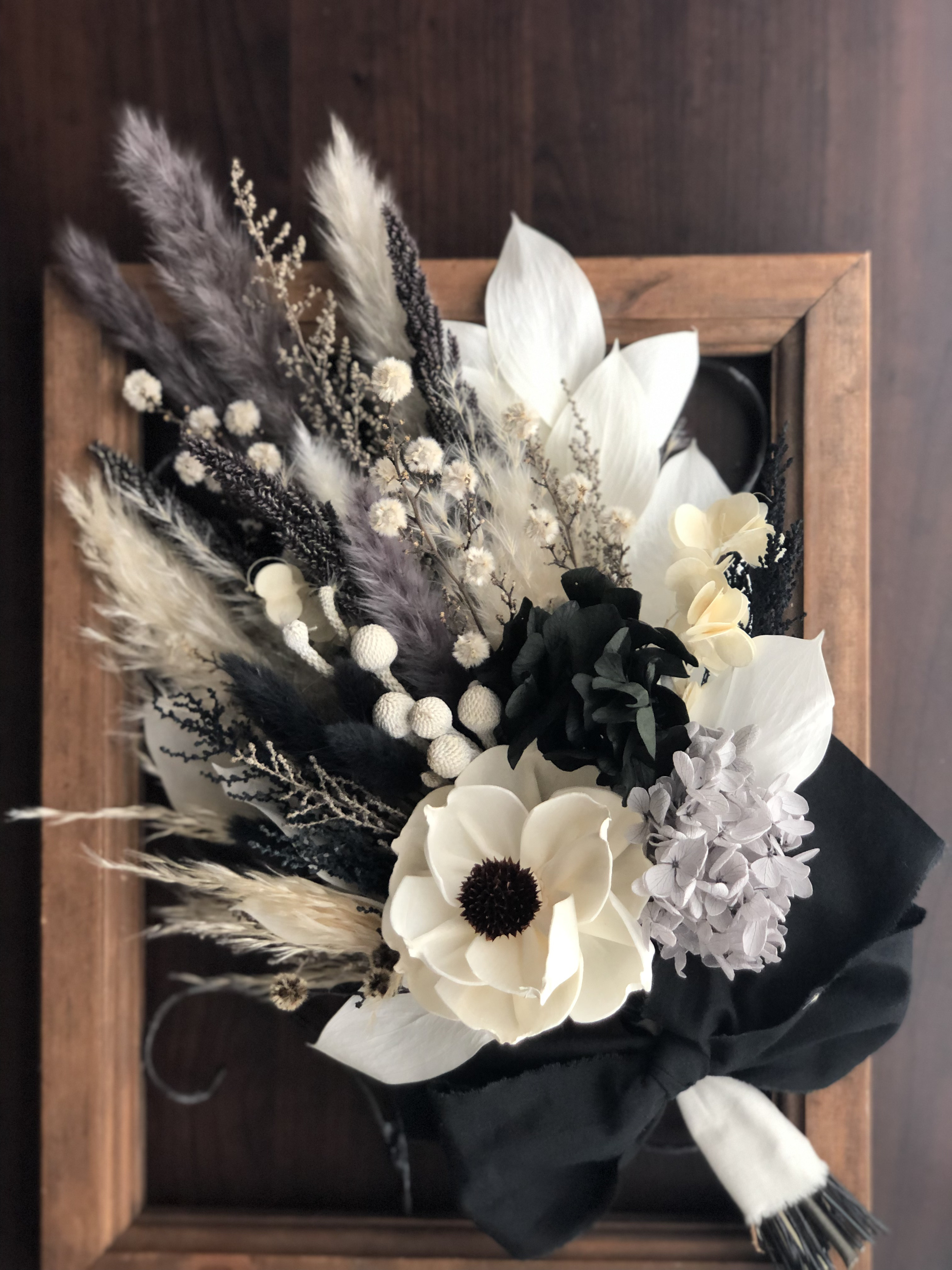 モノトーンアネモネスワッグ