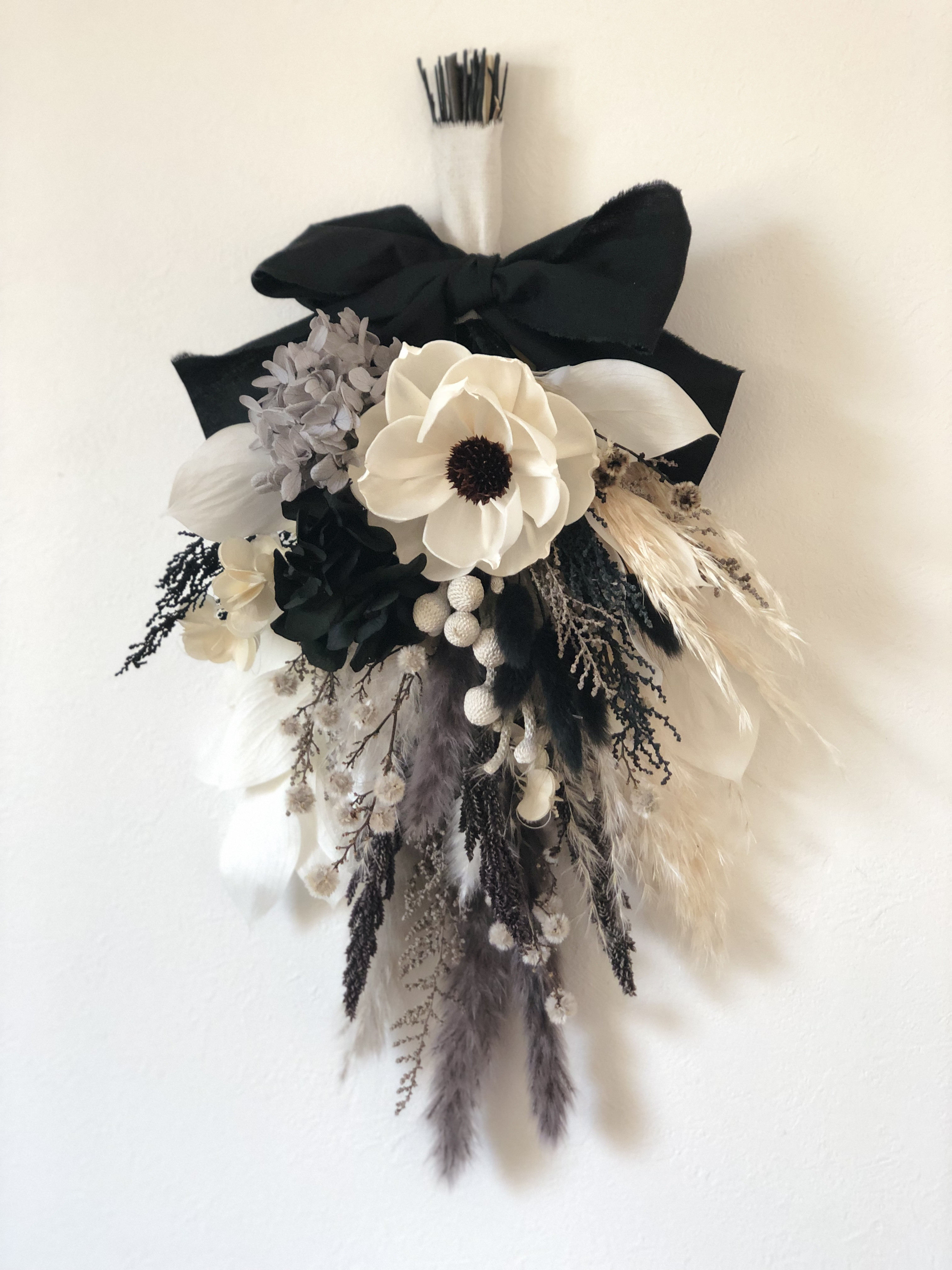 モノトーンアネモネスワッグ