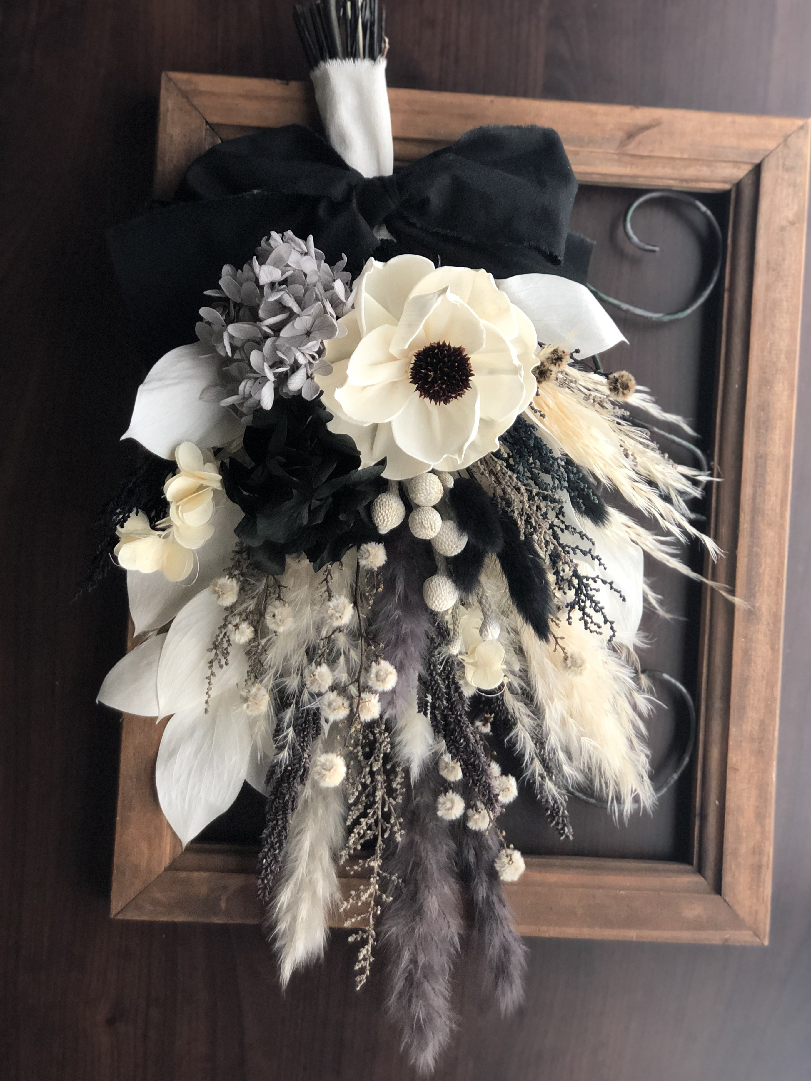 モノトーンアネモネスワッグ