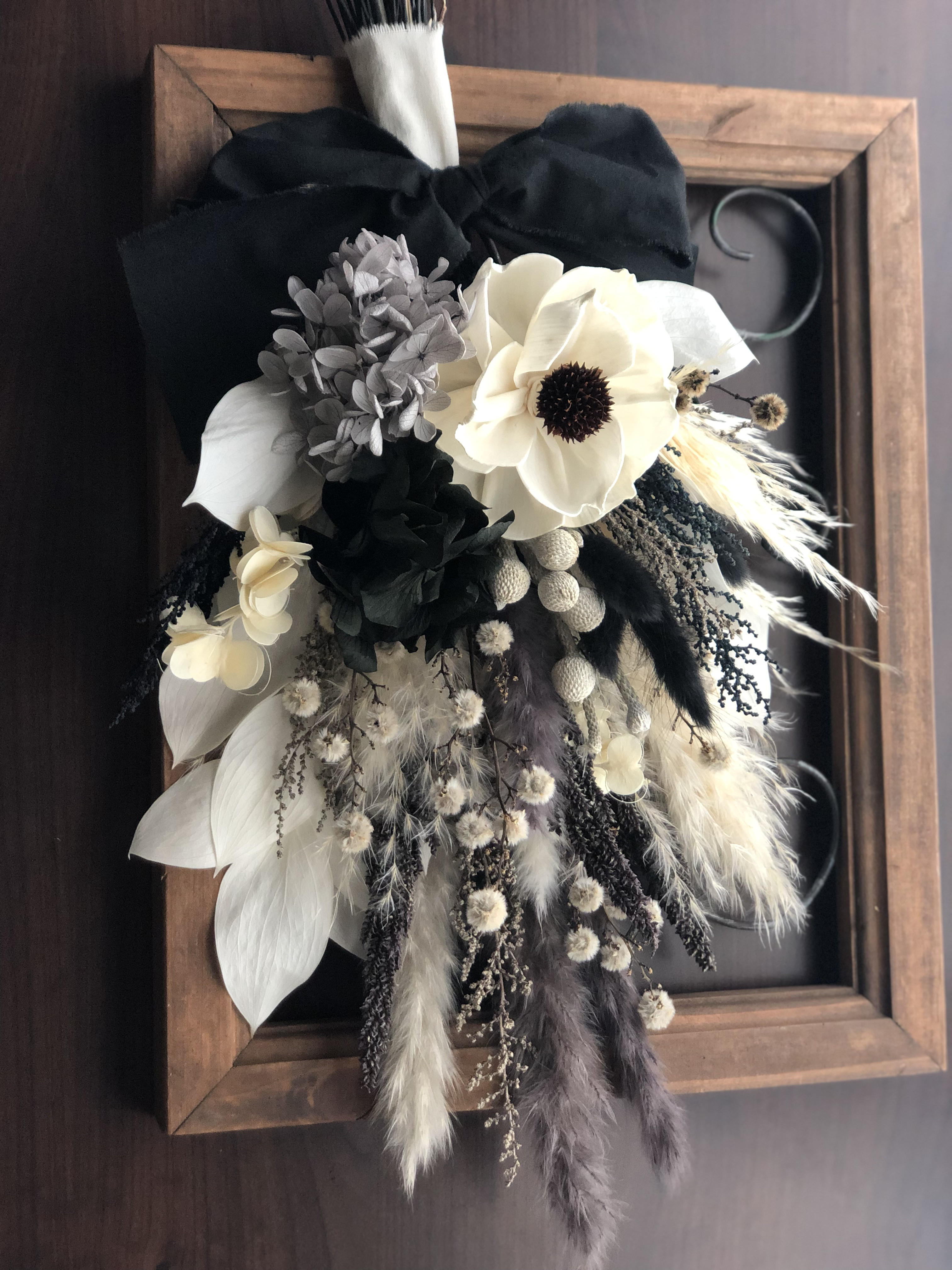 モノトーンアネモネスワッグ