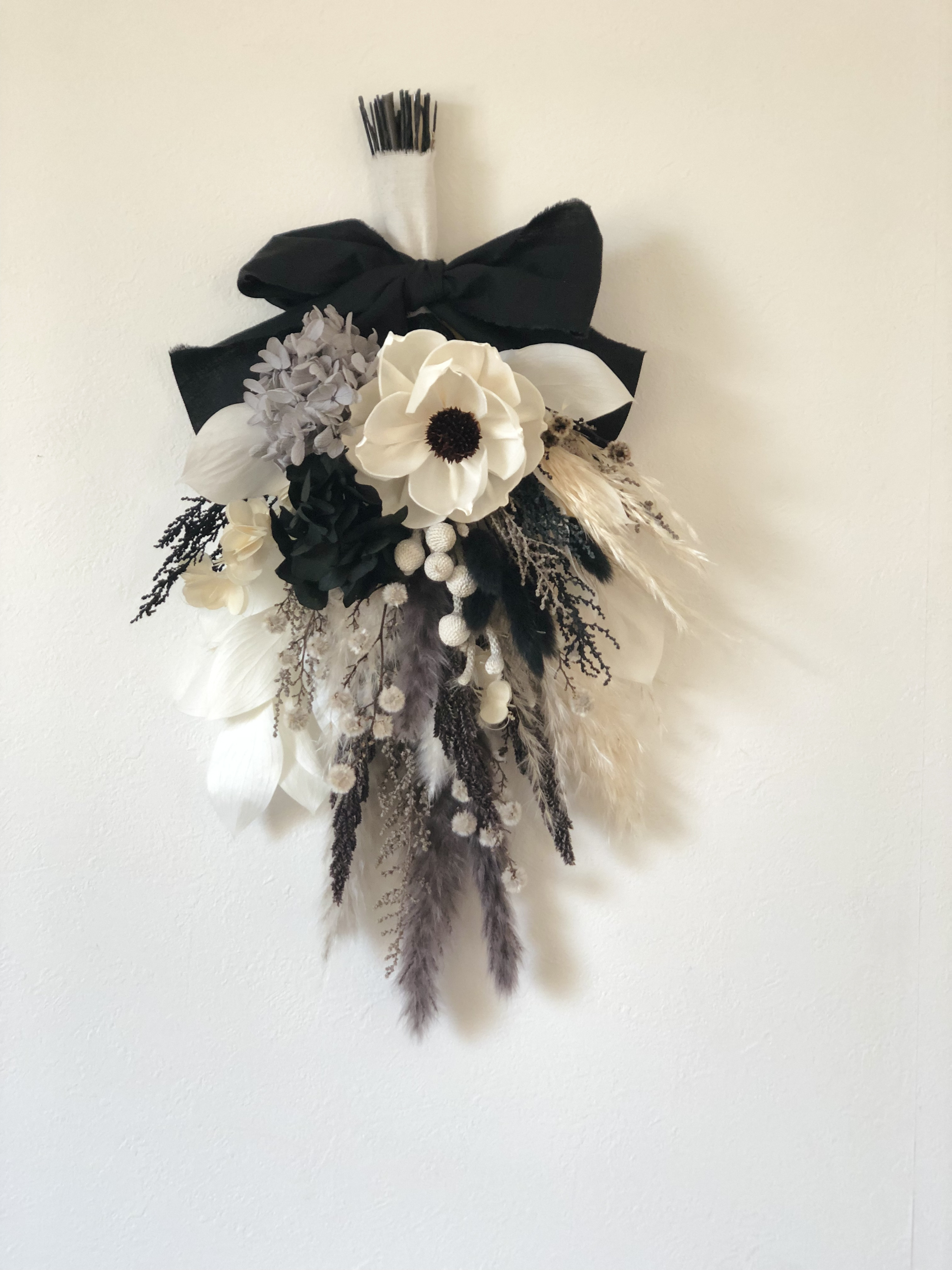 モノトーンアネモネスワッグ