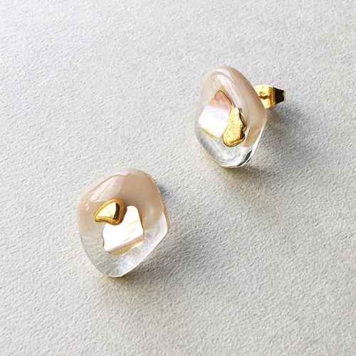 No.606-A 水彩画風☆カラフル☆リーフ型☆レジンピアス・イヤリング  