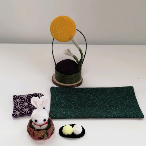 ちりめん歳時記「秋のお月見」 白うさぎのお月見 つまみ細工 ちりめん歳時記「秋のお月見」 白うさぎのお月見 つまみ細工