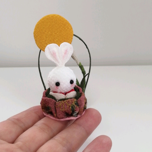 ちりめん歳時記「秋のお月見」 白うさぎのお月見 つまみ細工
