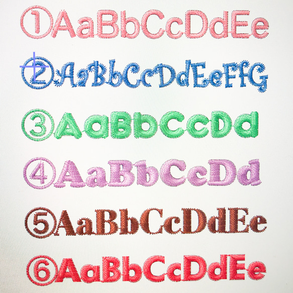 イニシャルオーダーお花リースお名前ワッペンアイロンシール2way【ツイル生地、ピンクお花】 3枚目の画像