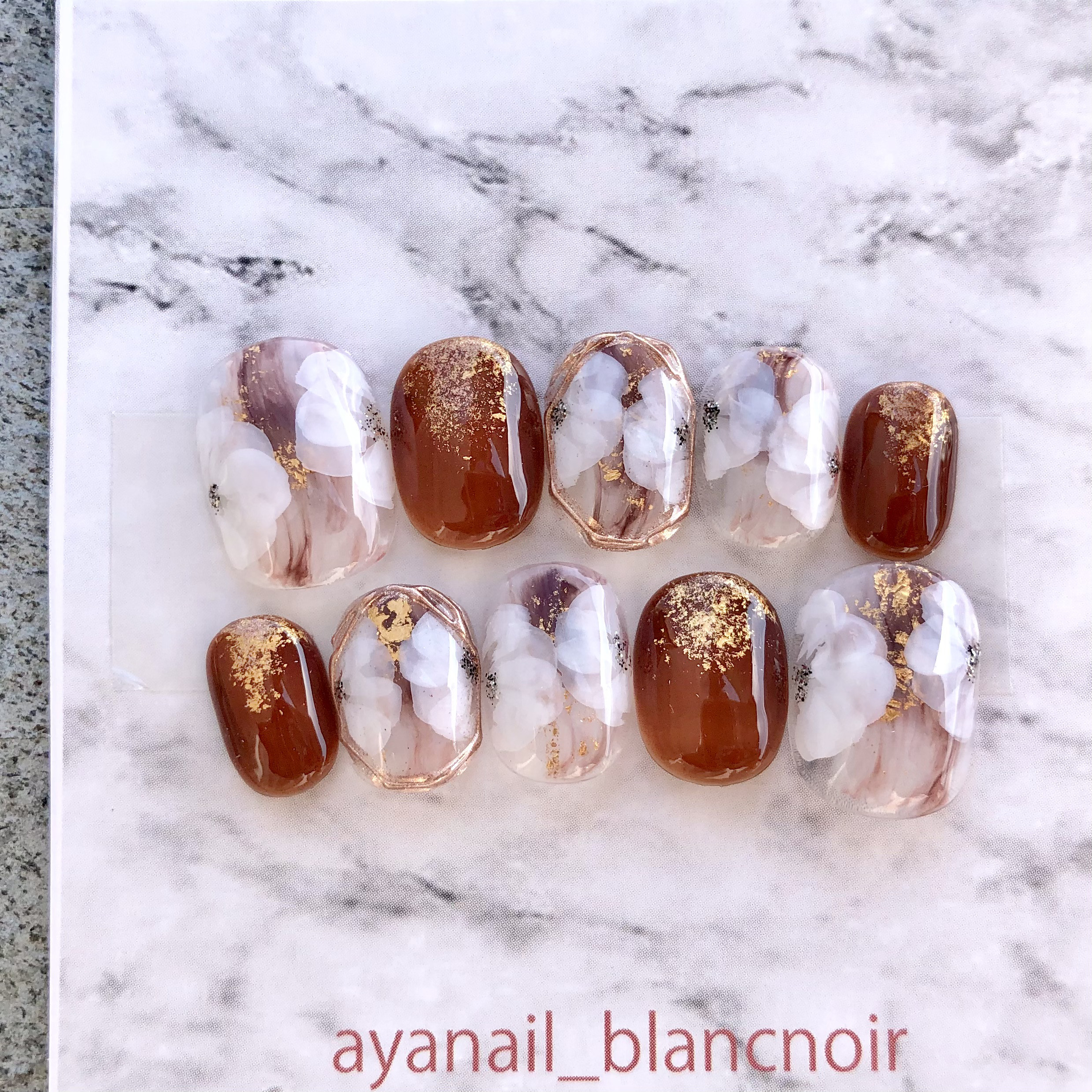 オーダーネイル　2346 ブラウン　ホワイト　フラワー　ネイルチップ　ジェル　結婚式　成人式　前撮り　振袖　卒業式袴