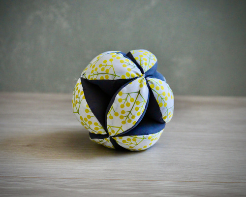 赤ちゃんのはじめてのボール キッキングボール (ミモザ x グレー) 鈴