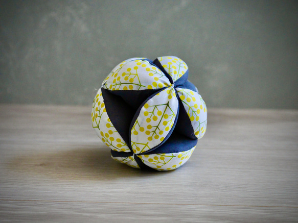 赤ちゃんのはじめてのボール キッキングボール (ミモザ x グレー) 鈴