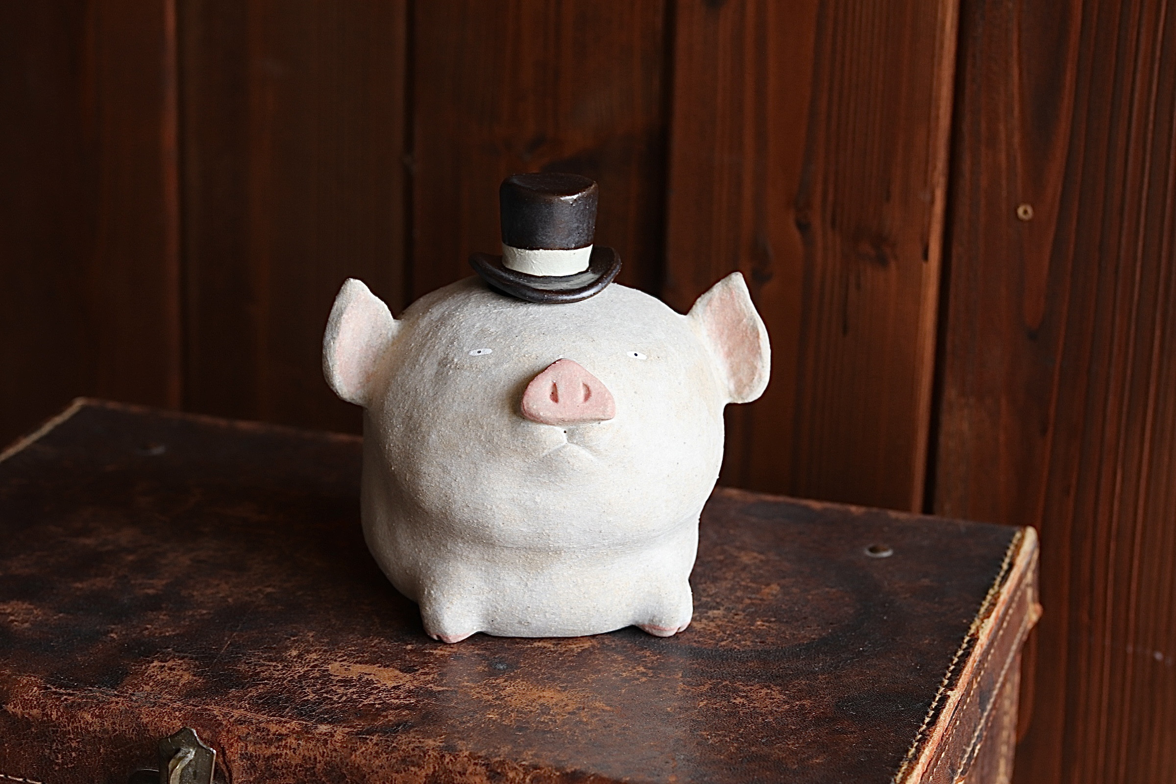 動物一輪挿し　ハットをかぶったブタ(受注生産）