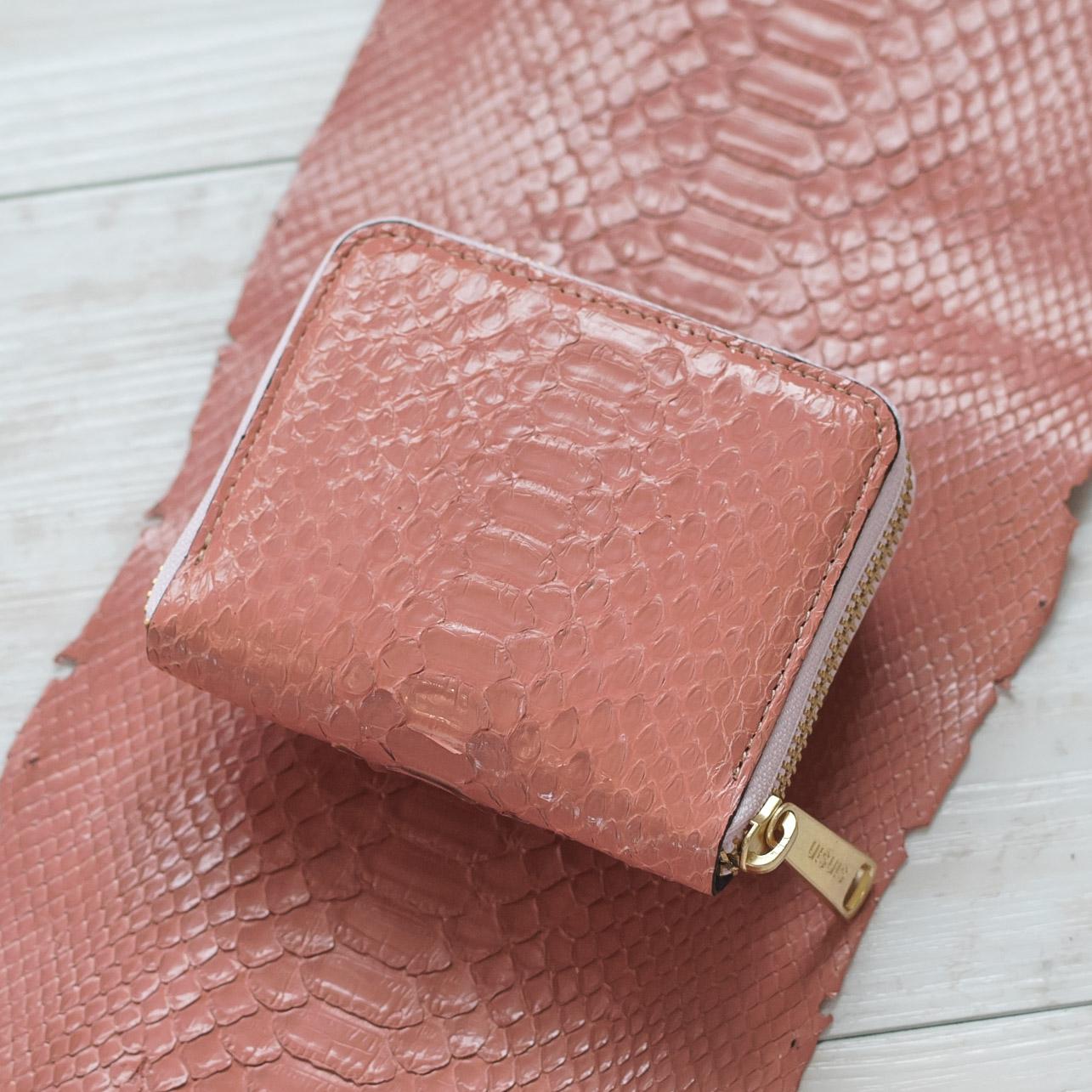 永久無料保証】パイソンレザー（ヘビ革）サーモンピンク コンパクト
