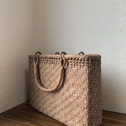 山葡萄かごバッグ 網代編み　手作り 国産山葡萄 手作り かごバッグ 網代編み A4サイズ適応 かご