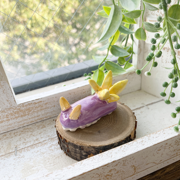 陶器の鉱石ウミウシちゃん シンデレラウミウシ/ 陶磁器 置物 デスク