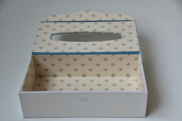 再販【カルトナージュ】イギリスの小鳥のファブリックで作るティッシュボックス　サックスブルー 3枚目の画像