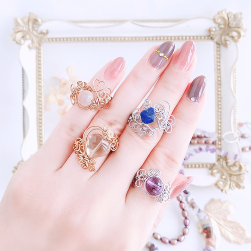 ピンクの天然石のワイヤーリング ピンクの天然石のワイヤーリング