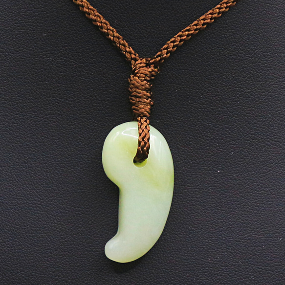 勾玉 ニュージェイド magatama64 ネックレス・ペンダント せんとば～な