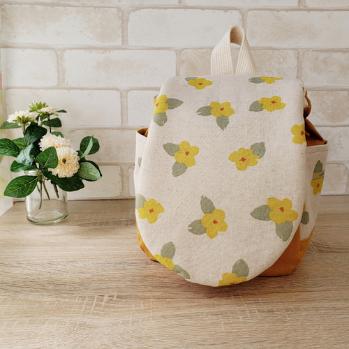 ラスト1点《特集掲載》北欧花柄 ベビーリュック 黄色い椿 / 一升餅