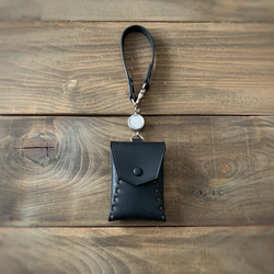 くるみボタンとハンドステッチの リールキー付き　カード&パスケース　ナチュラル　ブラウン　ブラック 8枚目の画像