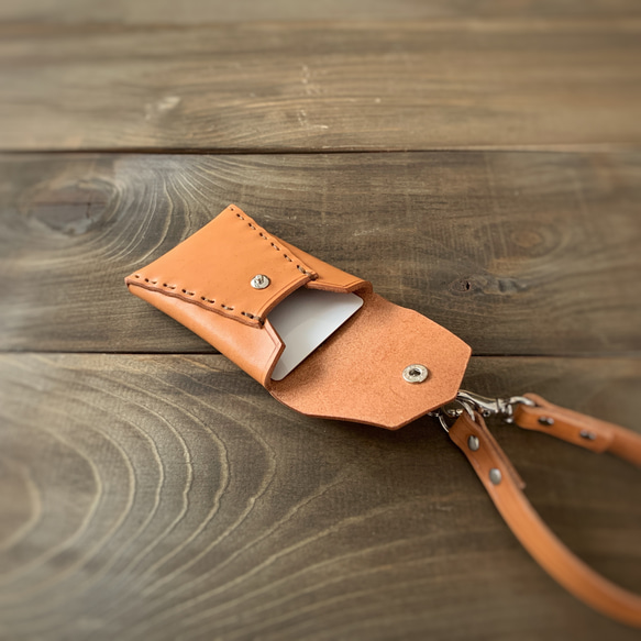 くるみボタンとハンドステッチの リールキー付き　カード&パスケース　ナチュラル　ブラウン　ブラック 9枚目の画像